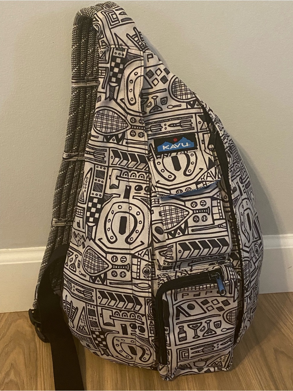 KAVU Rope Sling Bag Yard Games pattern water resistant Horseshoes Badminton